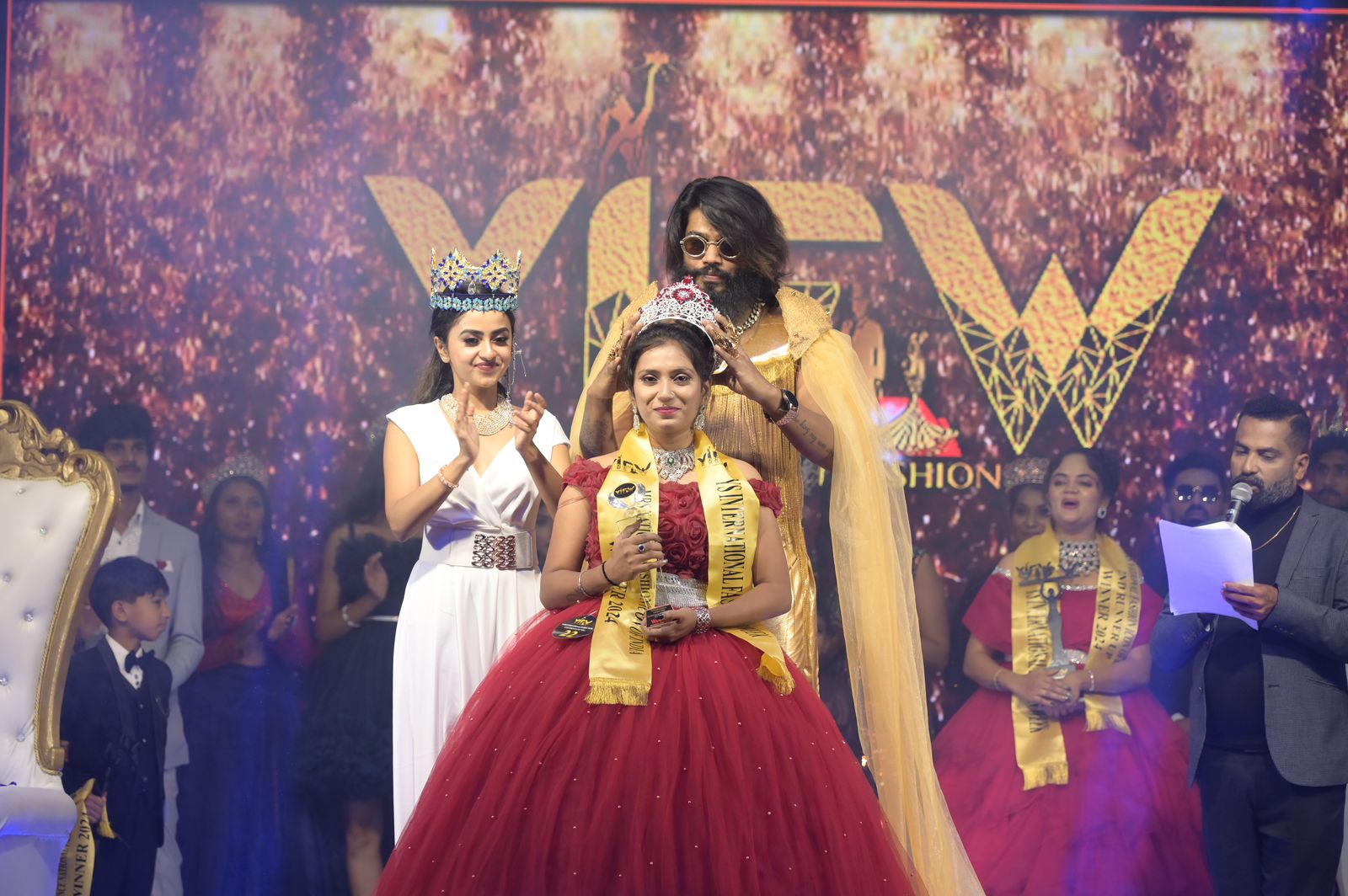 You are currently viewing Shwetha Patil from Davangere Crowned Mrs. National Fashion Icon of India 2024 at YIFW